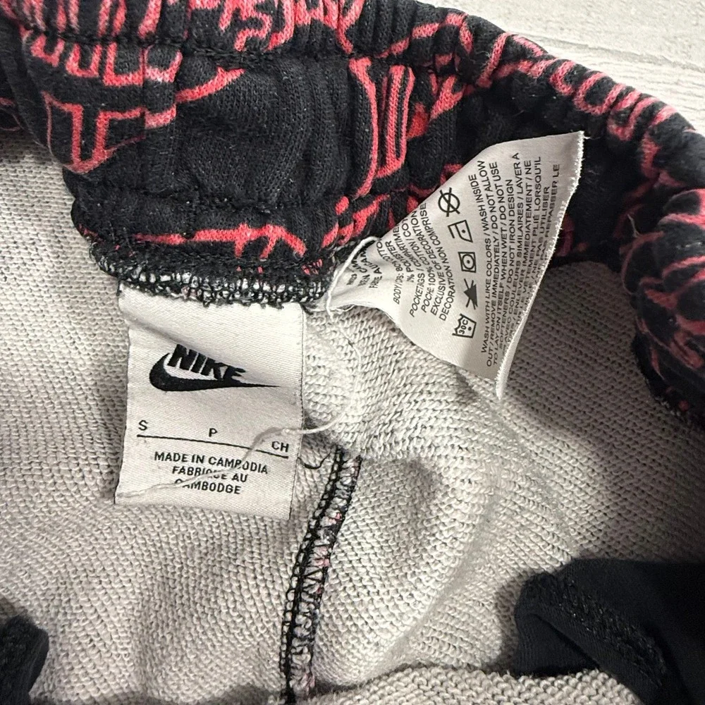 Nike boys short red and black Nike print youth small